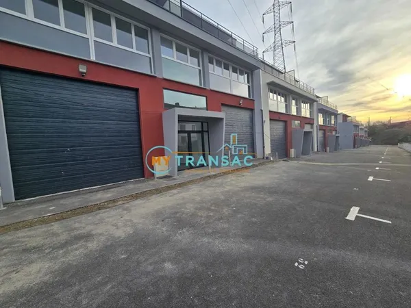 My Transac vous propose à la location des Locaux d'activité et bureaux de 270m² situé à GAGNY 