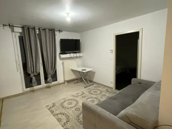 A louer appartement 2p avec garage secteur Poteries 