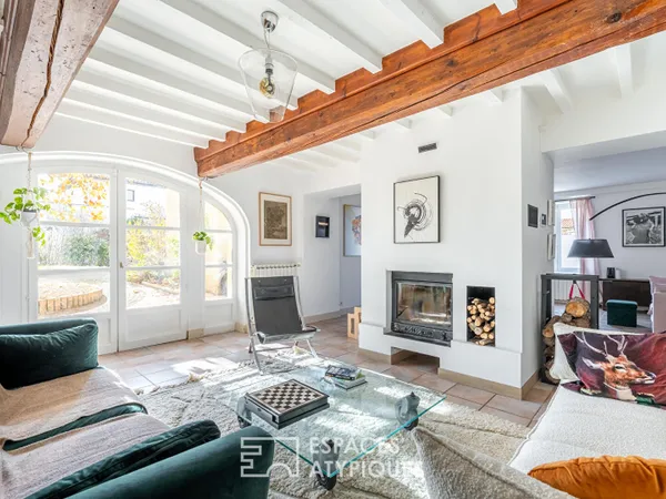 Maison rénovée au coeur de Messimy-sur-Saône, entre charme ancien et confort contemporain 