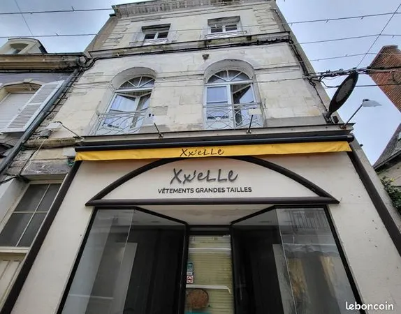 Local commercial 2 pièces 205 m² 