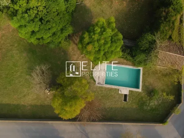 TERRAIN CONSTRUCTIBLE DE 1000m² - MOUGINS 