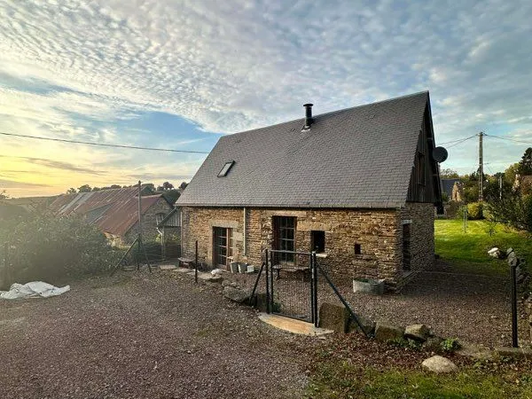 Maison en pierre avec dépendance 