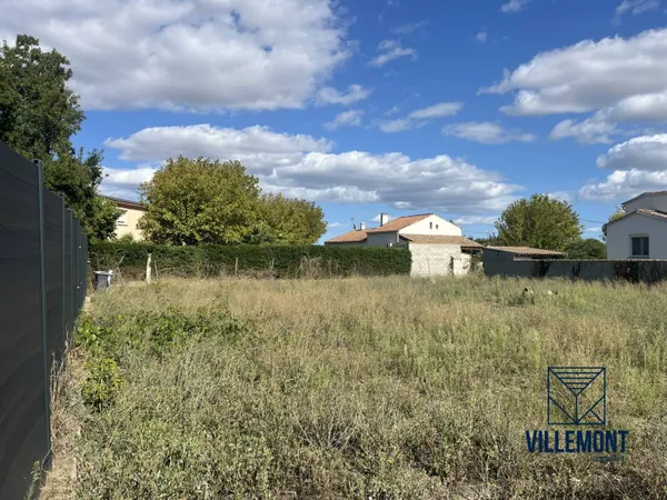 Terrain 700 m² 