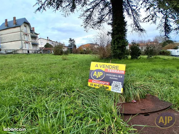 Terrain 2515 m² Saintes 