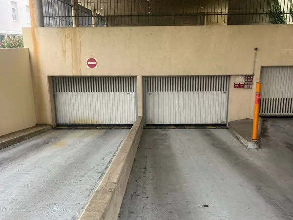 À vendre grand box à Ivry sur Seine - à l'entrée du périphérique 