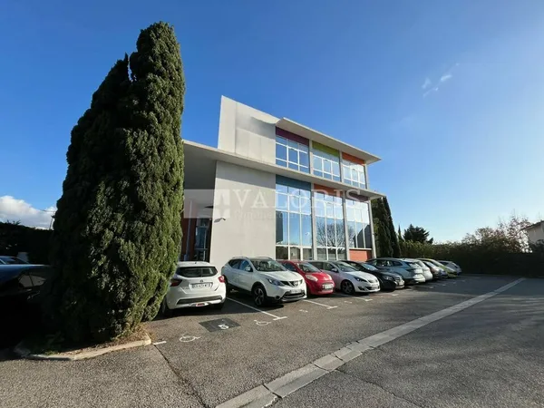 Local professionnel 130 m² 
