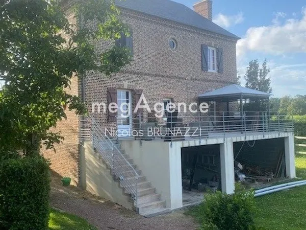 Belle maison en briques avec terrain 