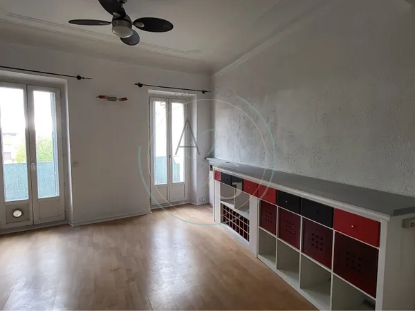 COGOLIN - Location annuelle Appartement T2 42m² en centre ville. 