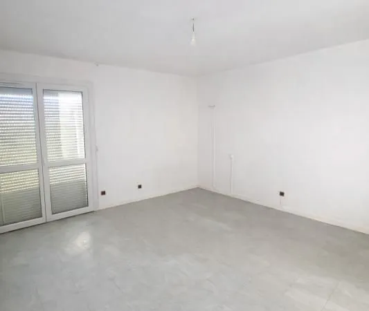 Studio 1 pièce 50 m² 