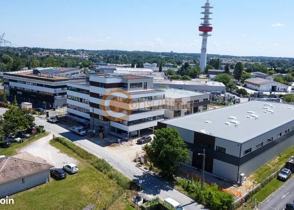 Local d'activité 444 m² 