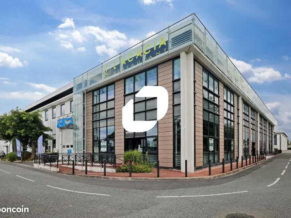 Local d'activité 301 m² 