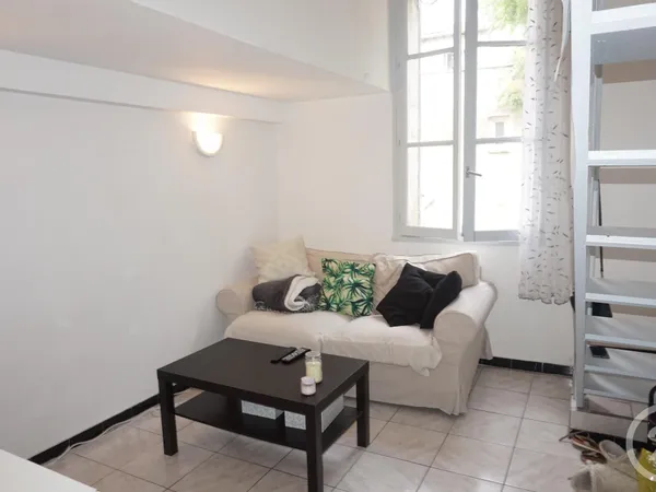 Studio 1 pièce 24 m² 