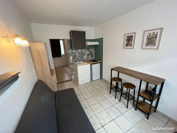 Studio 1 pièce 17 m² 