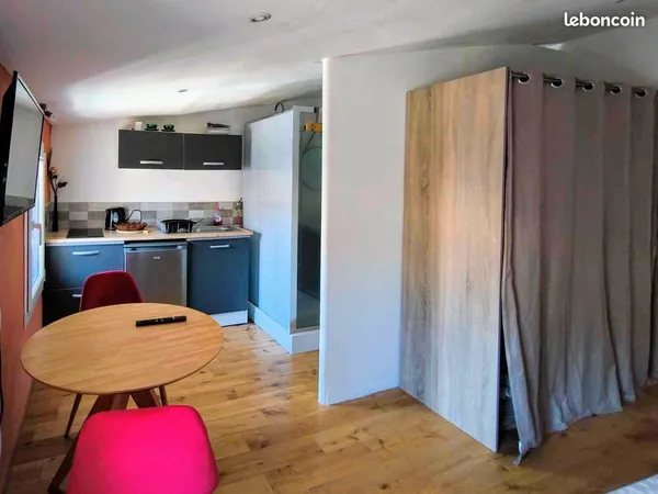 Studio lumineux 3eme étage L'isle sur Sorgue 