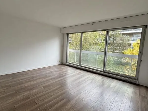 Beau 2P 55m² dans le quartier animé de Cambronne 