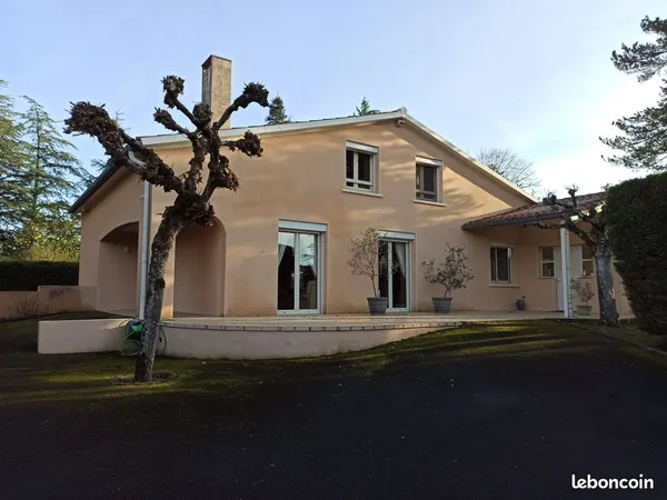 Maison 8 pièces 213 m² 