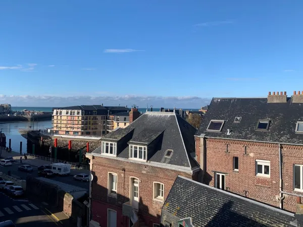 APPARTEMENT LUMINEUX PROCHE DU PORT 