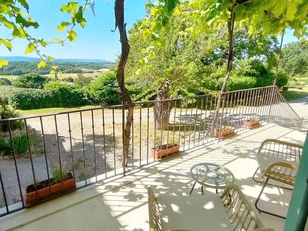 Bel appartement à la campagne avec extérieur 