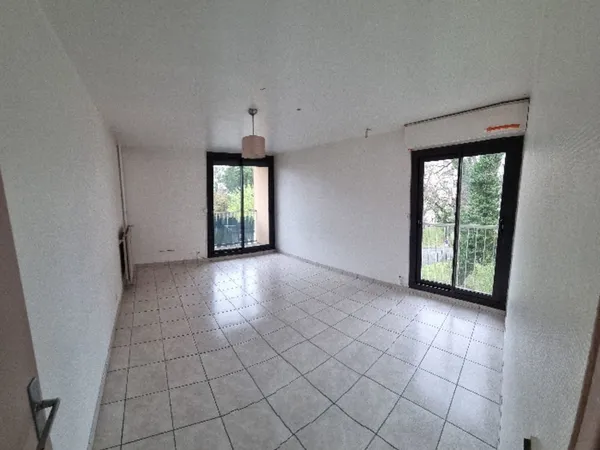SPACIEUX F3 AVEC BALCON ET PARKING 