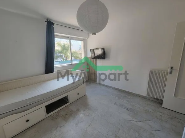Studio 1 pièce 17 m² 
