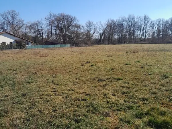 Terrain 600 m² 