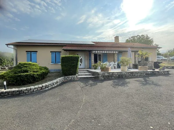 Maison de charme de 120 m² habitable environ à Bas-et-Lezat - 