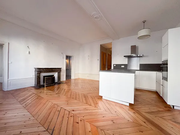 Appartement hyper centre Angers 4 pièces, 3 chambres, charme de l'ancien 93.97 m2 