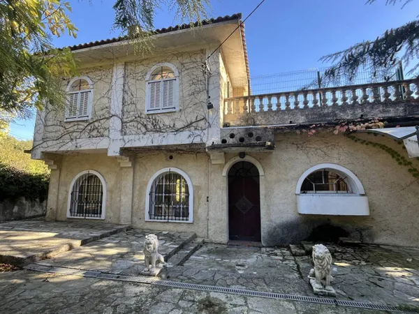 Maison 8 pièces 240 m² 