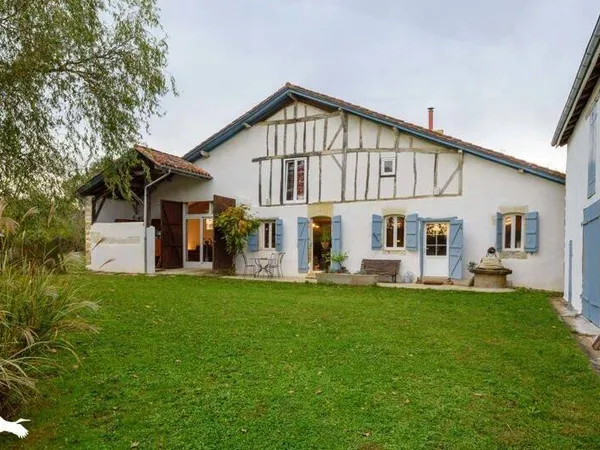 Maison 7 pièces 320 m² 