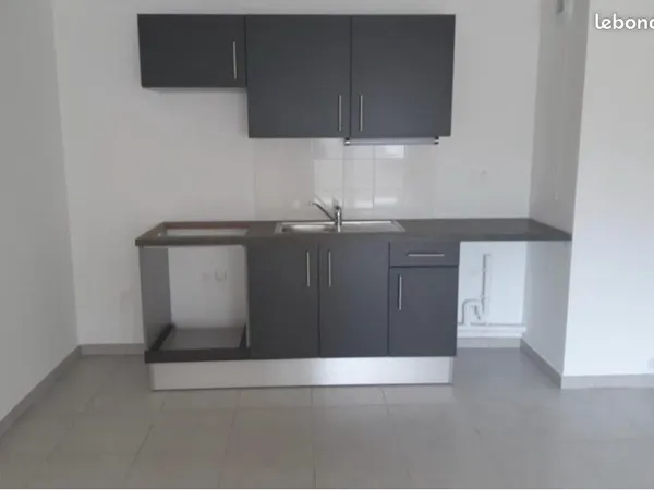Appartement T2 meublé avec balcon et cellier 