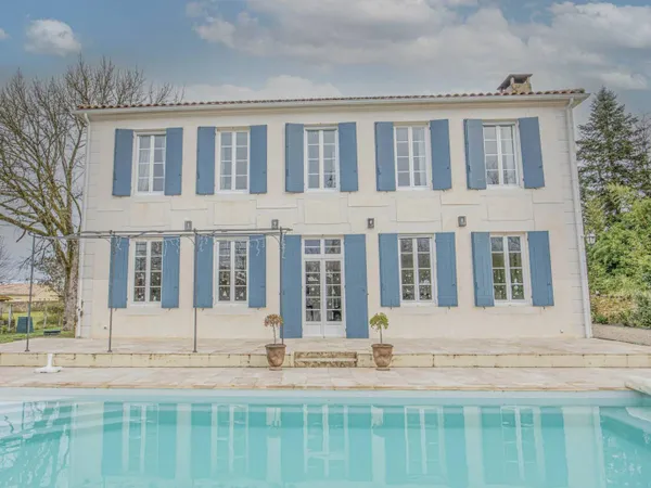 Maison 7 pièces 230 m² 