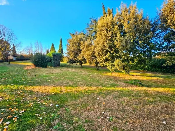 Terrain 750 m² 