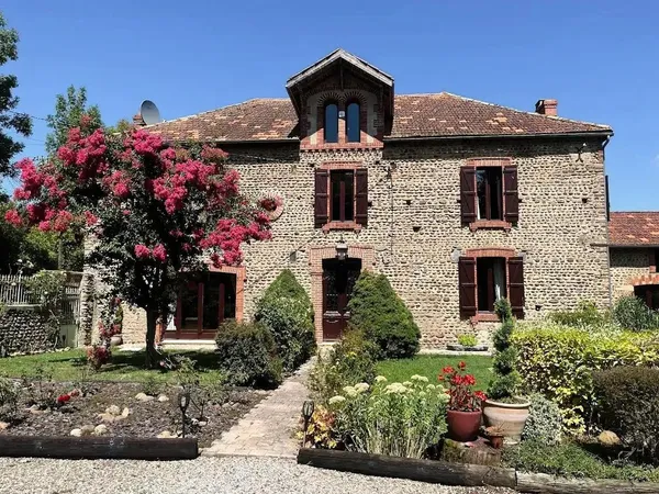 Exceptionnel Domaine de Campagne avec Potentiel Équestre et Gî 