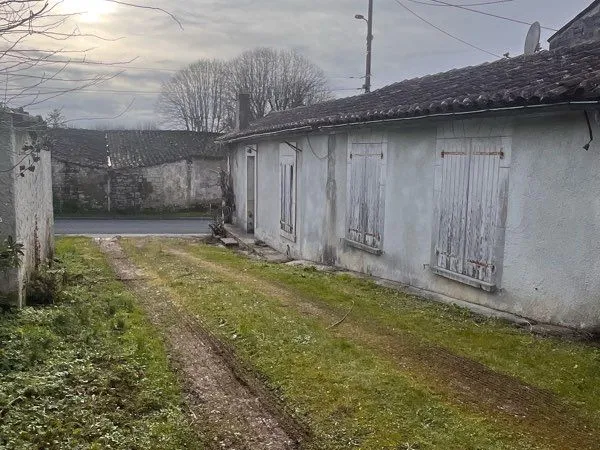 Maison à rénover plain-pied Triac Lautrait 