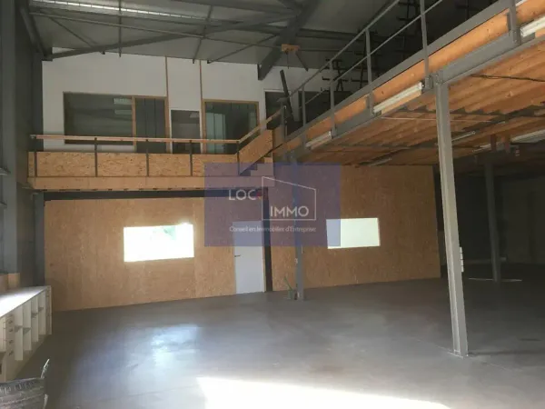 LOCAL D'ACTIVITE A VENDRE 