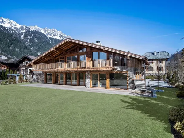 Chalet neuf avec 5 chambres - situé dans le centre de Chamonix 