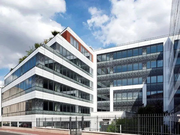 Bureaux 6 pièces 6528 m² 