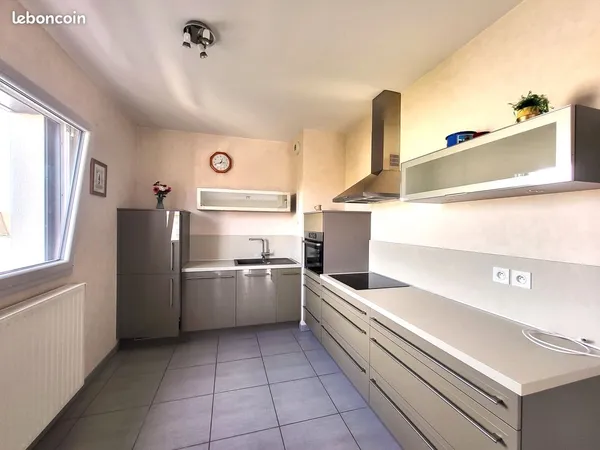 Appartement type T3 de 76 m² à ST GENEST LERPT 