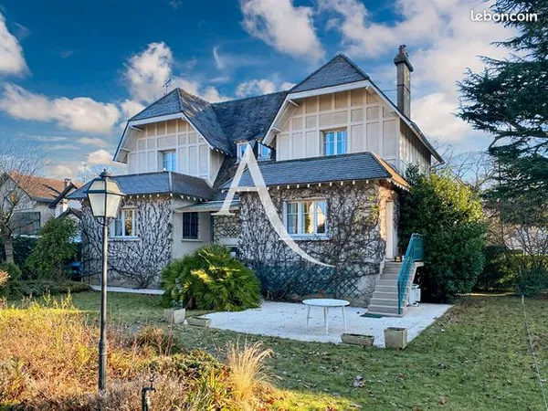 Maison 7 pièces 212 m² 