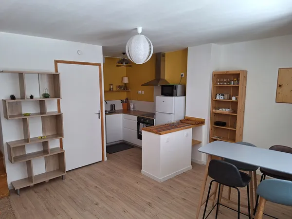 Maison de village rénovée T4 tout confort avec balcon 
