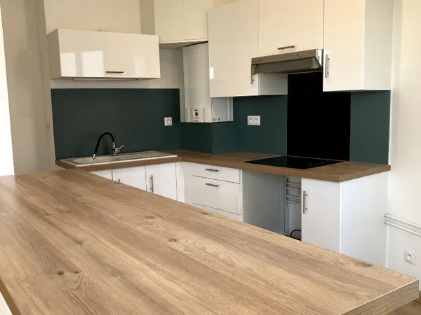 Appartement T2 de 47.73m2 rénové idéalement situé place Luton 