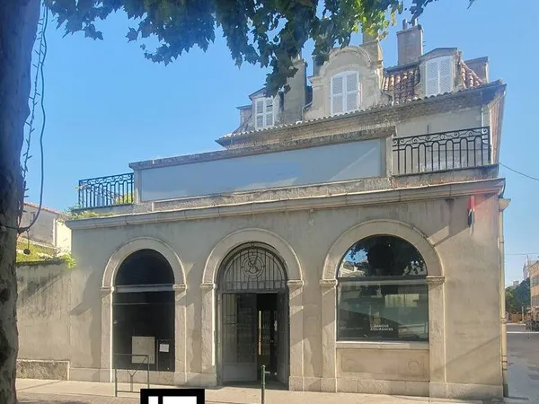 Local commercial 2 pièces 205 m² 