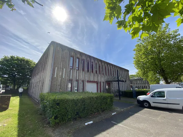 Local industriel 700 m² 