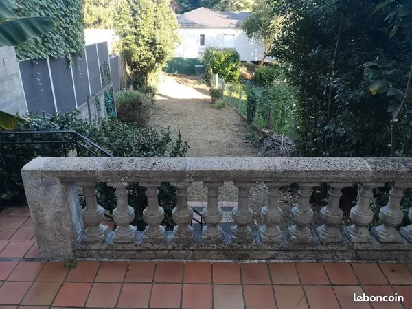 T2 34m² proche hôpital - terrasse et jardin privés - 