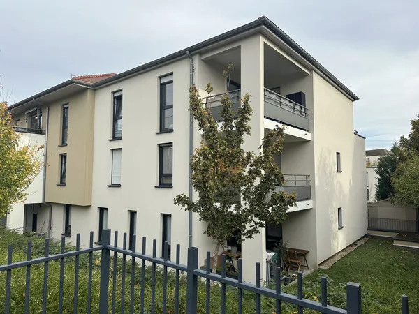 F3 AVEC GRANDE TERRASSE 