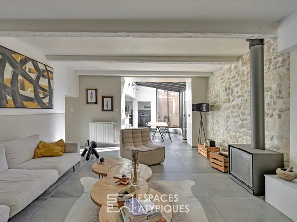 Maison pleine de charme avec extérieur intimiste et garage en coeur de village 
