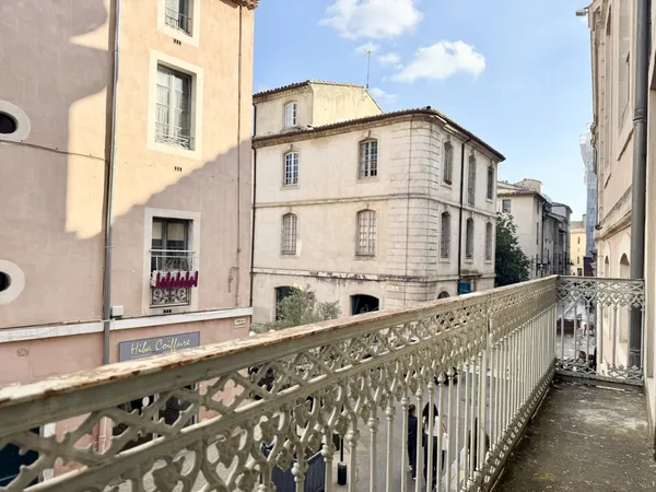 NIMES / ECUSSON - T3 MEUBLE AVEC BALCON 