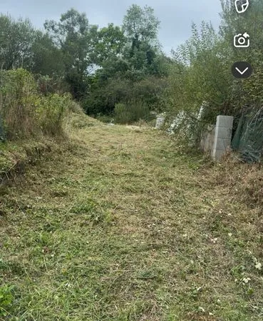 Terrain 700 m 