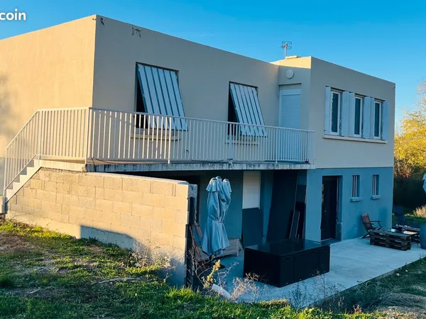 MAISON INDIVIDUELLE en cours de rénovation possibilité 200m2 sur terrain 850m2 