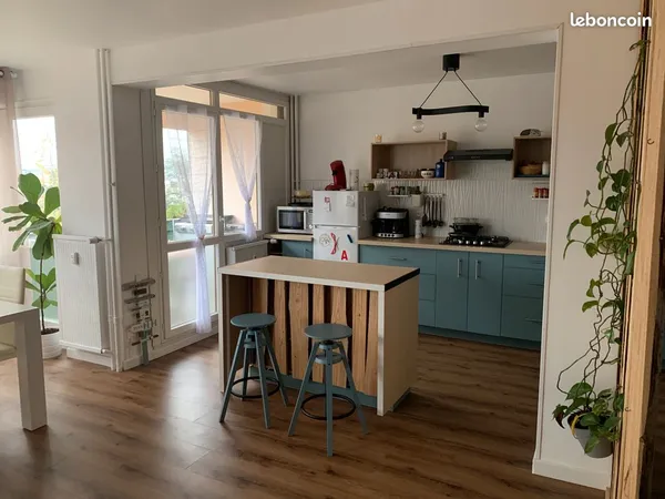 Apparemment f3 de 87 m2 